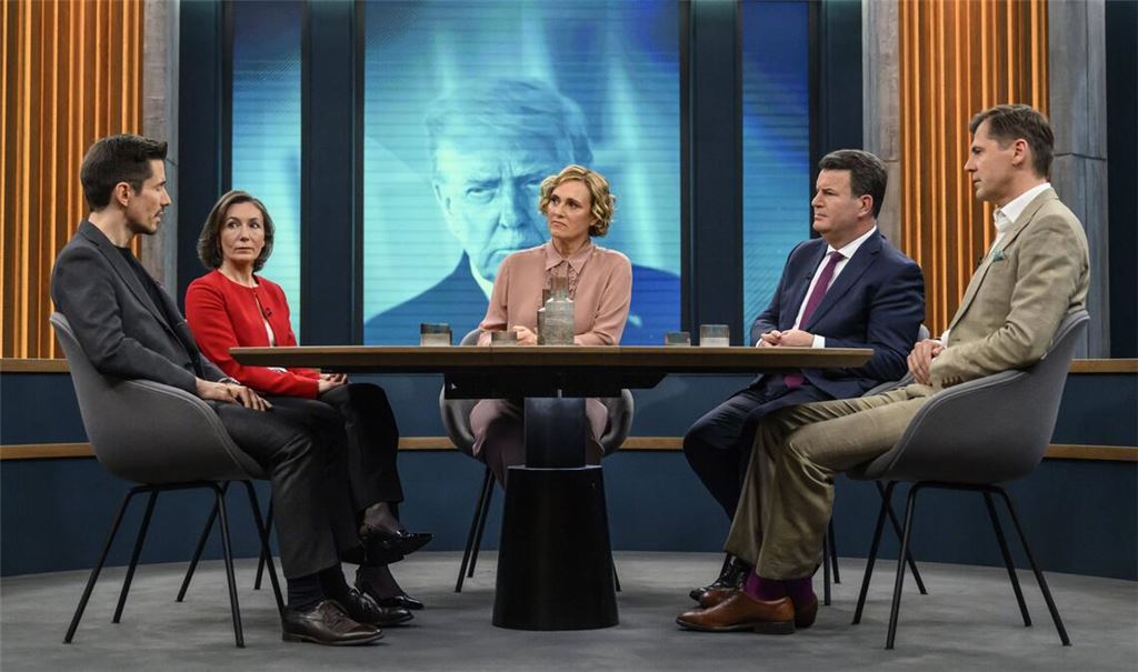 Im Bild v.l.: Bojan Pancevski, Claudia Major, Caren Miosga, Hubertus Heil und Daniel Gerlach am 26. April 2026.