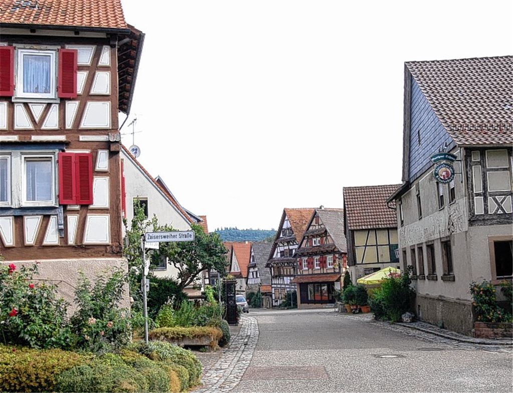 Im Diefenbacher Ortskern könnte nach dem Willen der Sternenfelser Gemeinderäte ein neuer Schritt der Dorfentwicklung angestoßen werden. Foto: Garhöfer