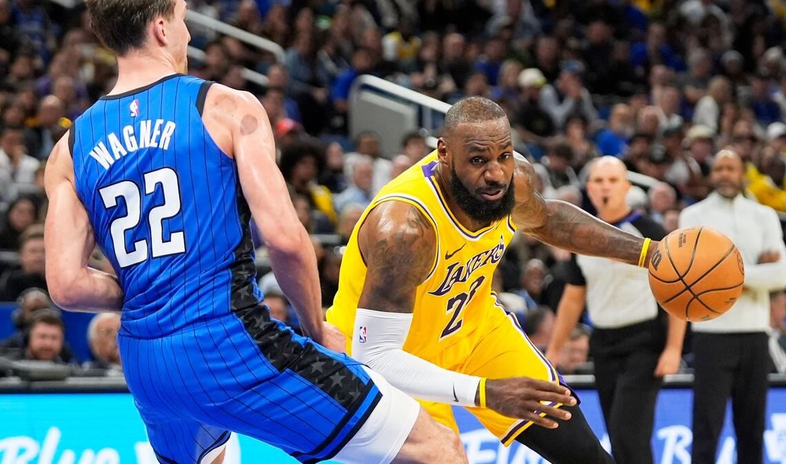 Plötzlich fünf Titelanwärter: Deutsche mischen die NBA auf Im Duell mit den ganz Großen wie LeBron James: Franz Wagner.