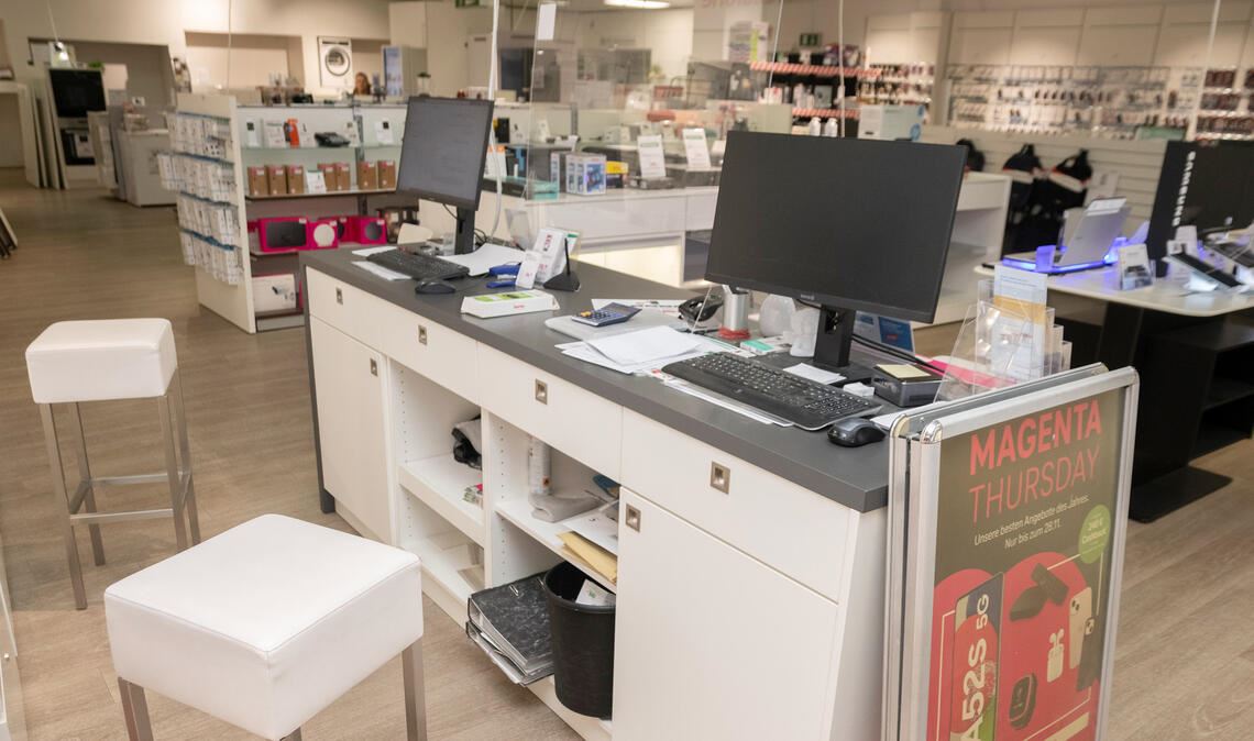 Im EP:Center im Modehaus Sämann läuft seit knapp einer Woche der Ausverkauf. Der Endspurt bietet der Kundschaft die Gelegenheit für Schnäppchen. Foto: Fotomoment