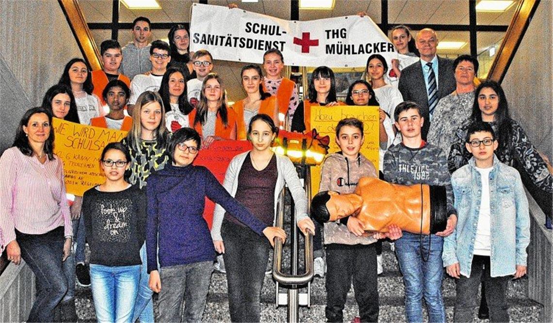 Junge Helfer stehen Mitschülern zur Seite Junge Helfer stehen Mitschülern zur Seite