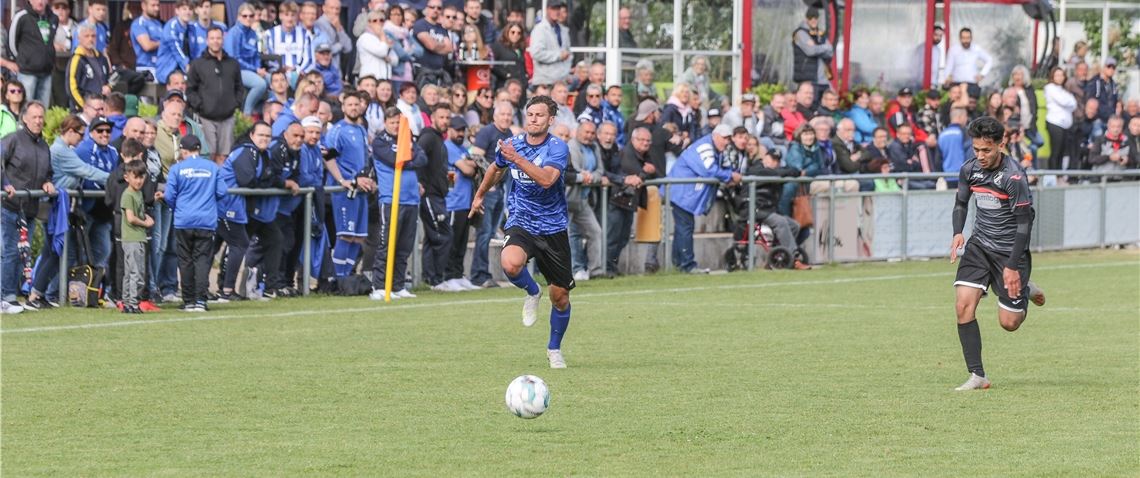 Im Endspurt fast gleichauf: Im Topspiel zwischen dem Zweiten Viktoria Enzberg und Spitzenreiter Wimsheim hielt der TSV seinen Verfolger weiter zwei Punkte auf Distanz. Foto: Wewoda
