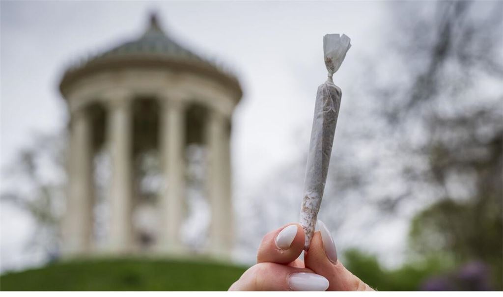 Im Englischen Garten in München darf künftig gekifft werden.