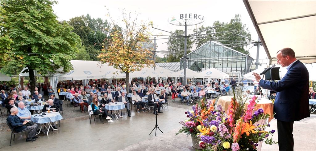 Im Enzauenpark: Friedrich Merz führt in einer rund 50-minütigen Rede aus, wie wichtig aus seiner Sicht eine Fortsetzung der CDU-Kanzlerschaft ist.Fotos: Keller