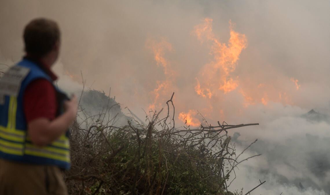 Im Enzkreis ernten die Helfer der Freiwilligen Feuerwehr für ihre Arbeit häufig noch Dank. Aus der jüngeren Vergangenheit sind dem Kreisbrandmeister keine Angriffe auf Mitglieder bekannt, auch wenn der Ton mancher Zeitgenossen manchmal nicht stimmt – etwa dann, wenn ein Feuerwehrfahrzeug die Straße blockiert. Fotos: Archiv