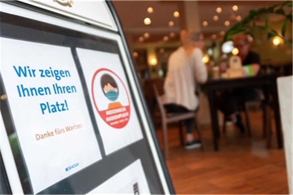 Im Enzkreis gelten von diesem Dienstag an weitere Lockerungen, die unter anderem die Testregelung in Gaststätten betreffen. Archivfoto: Fotomoment