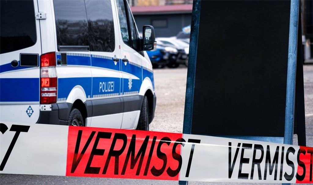 Im Fall der seit mehr als sechs Jahren vermissten Rebecca aus Berlin-Neukölln sucht die Polizei auf einem Grundstück südöstlich der Hauptstadt nach Beweismitteln (Symbolfoto).