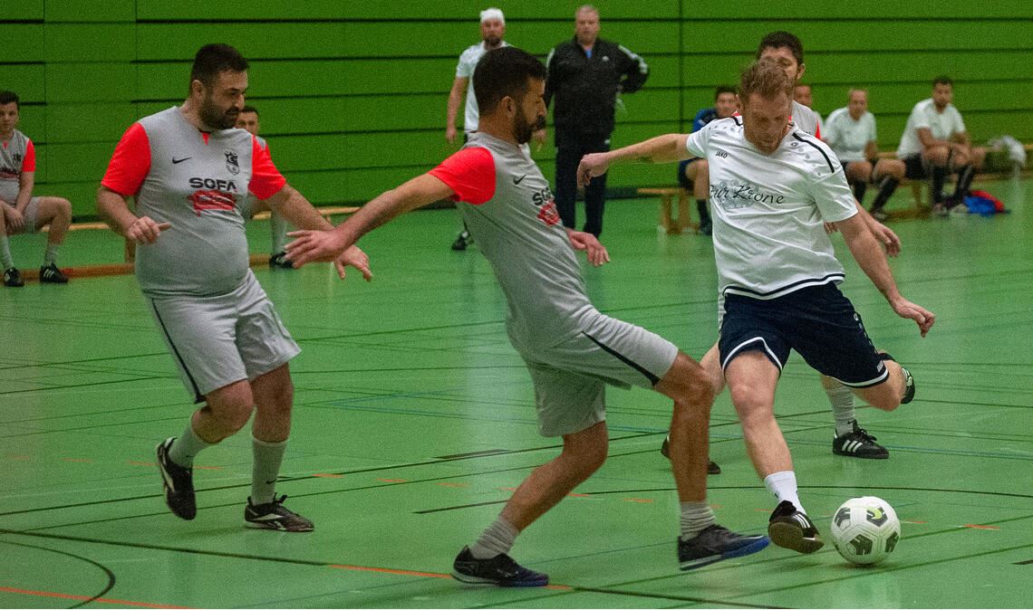 Im Finale des AH-Turniers am Samstag  spielen die Alten Herren des TSV Ötisheim ...