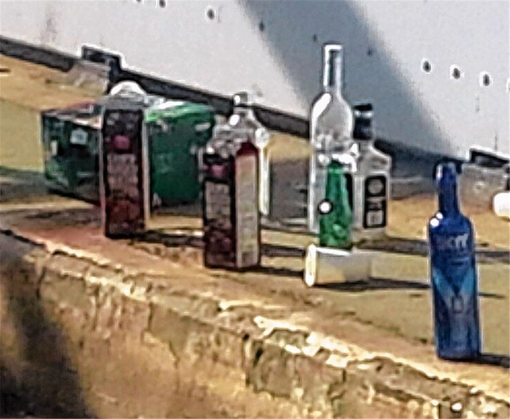 Alte Eisenbahnbrücke wieder vermüllt