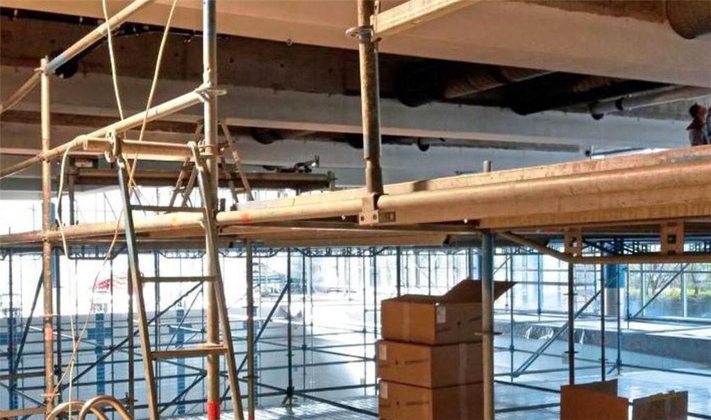 Im Fritz-Erler-Bad in Pforzheim standen schon in den vergangenen Jahren Sanierungsarbeiten an. Im Mai kamen noch Unwetterschäden hinzu. Foto: Archiv/Stadt Pforzheim