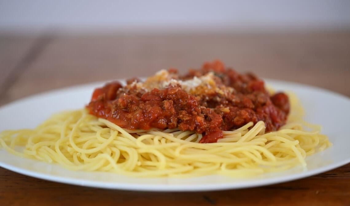 Im Gegensatz zur selbstgekochten Variante enthielt die Fertig-Bolognese nur sehr wenig Fleisch und Gemüse.
