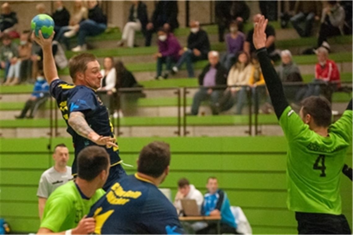 Blau-Gelbe spielen am Wochenende gleich zweimal Im Herbst hat Mühlacker in der Enztalsporthalle gegen die HSG zwar gekämpft, aber deutlich verloren. Nun kommt es zum erneuten Aufeinandertreffen. Archivfoto: Fotomoment