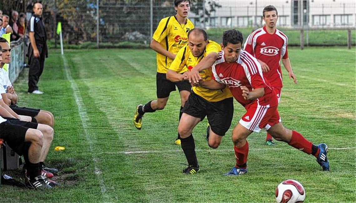 Im Hinspiel gab’s nur ein mageres 0:0-Unentschieden. Wer hat am Sonntag beim Nachbarschaftsduell des TSV Maulbronn (rote Trikots) gegen den FV Lienzingen die Nase vorn? 