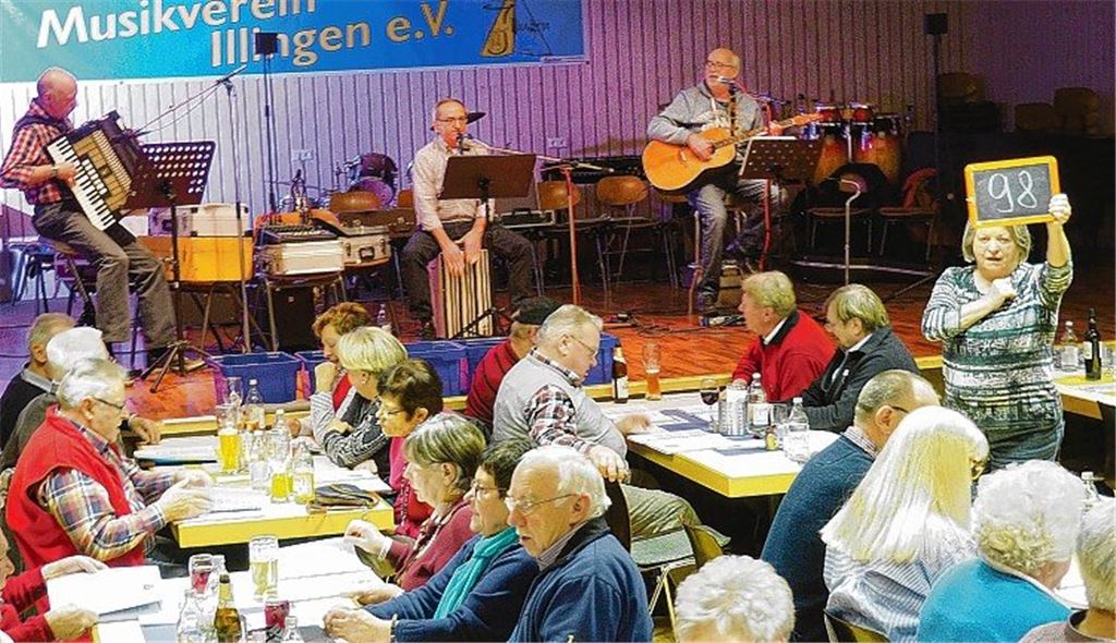 100 Kehlen schmettern das Kufsteinlied