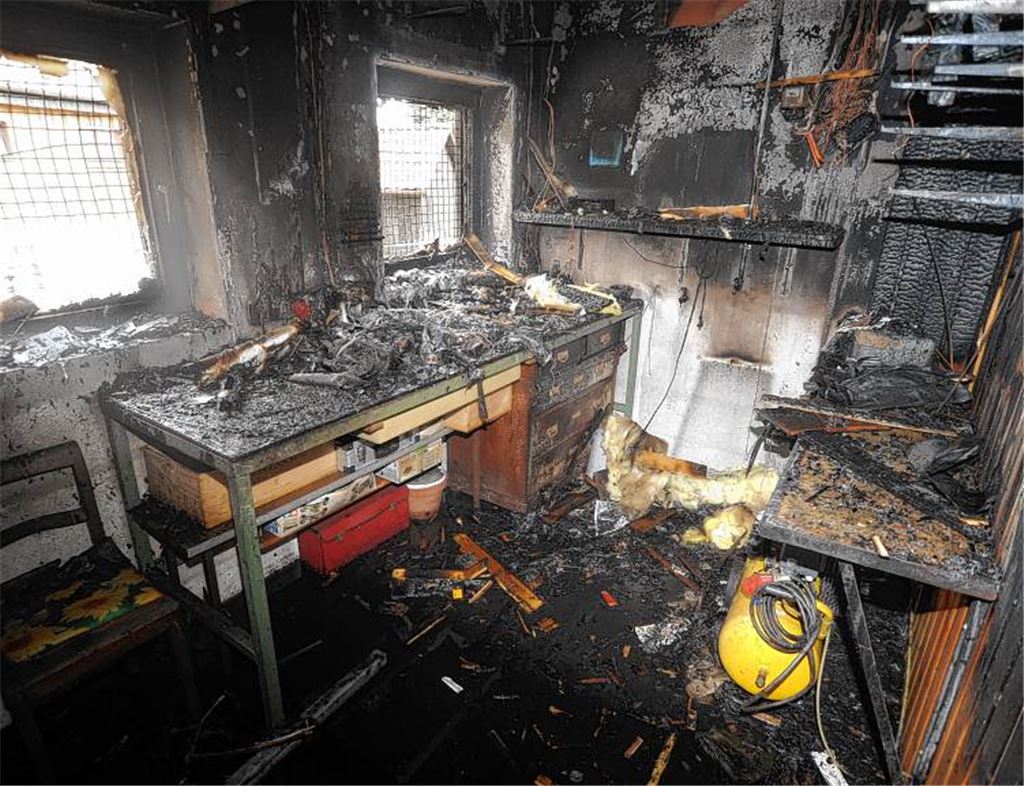 Im Hobbyraum ist das Feuer ausgebrochen. .