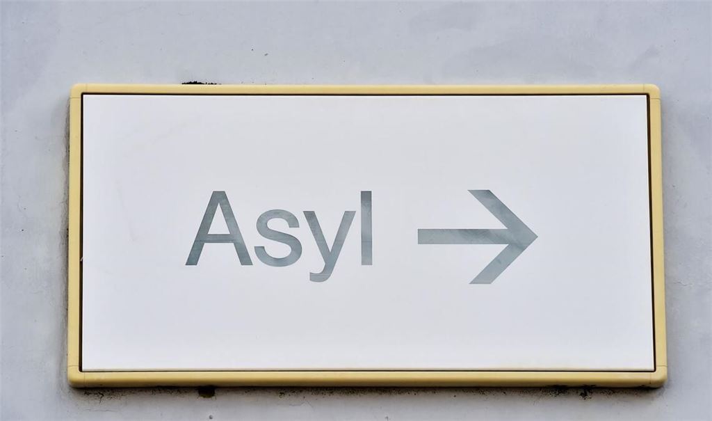 Im Jahr 2025 ist die Zahl der Asylbewerber deutlich zurückgegangen, trotzdem stöhnen die Verwaltungsgerichte im Südwesten unter etlichen Asylverfahren.