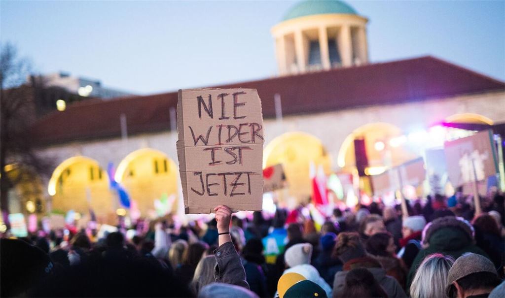 Im Januar 2024 demonstrierten Zehntausende in Stuttgart gegen die AfD und gegen Rechtsextremismus.