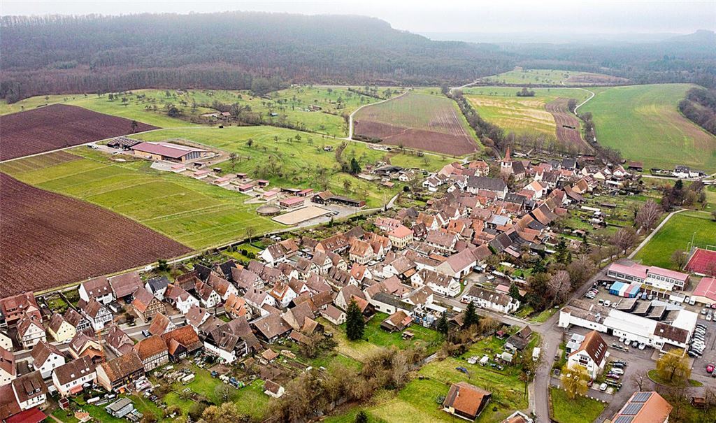Im Jubiläumsfieber: Die Ortschaft Schützingen, die vor 1000 Jahren erstmals urkundlich erwähnt wurde, lebt vom Zusammenhalt in einer starken Dorfgemeinschaft. Foto: Schramm