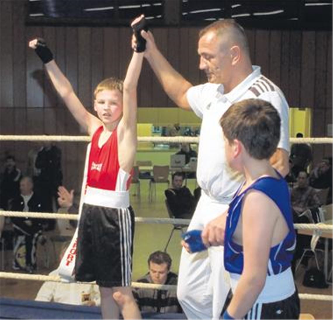 

Im Kampf mit Andreas Siebert vom TV Bad Mergentheim ist Melvin Beck vom Boxring 74 Ötisheim (li.) der klare Sieger.
 Foto: Fotomoment
