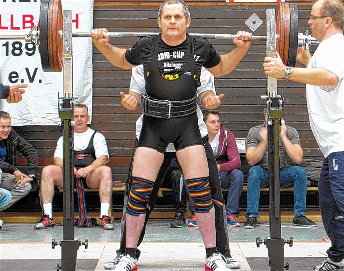 Im Kniebeugen steigert Ekkehard Enslin seine Bestleistung auf 170,0 Kilogramm. Foto: privat