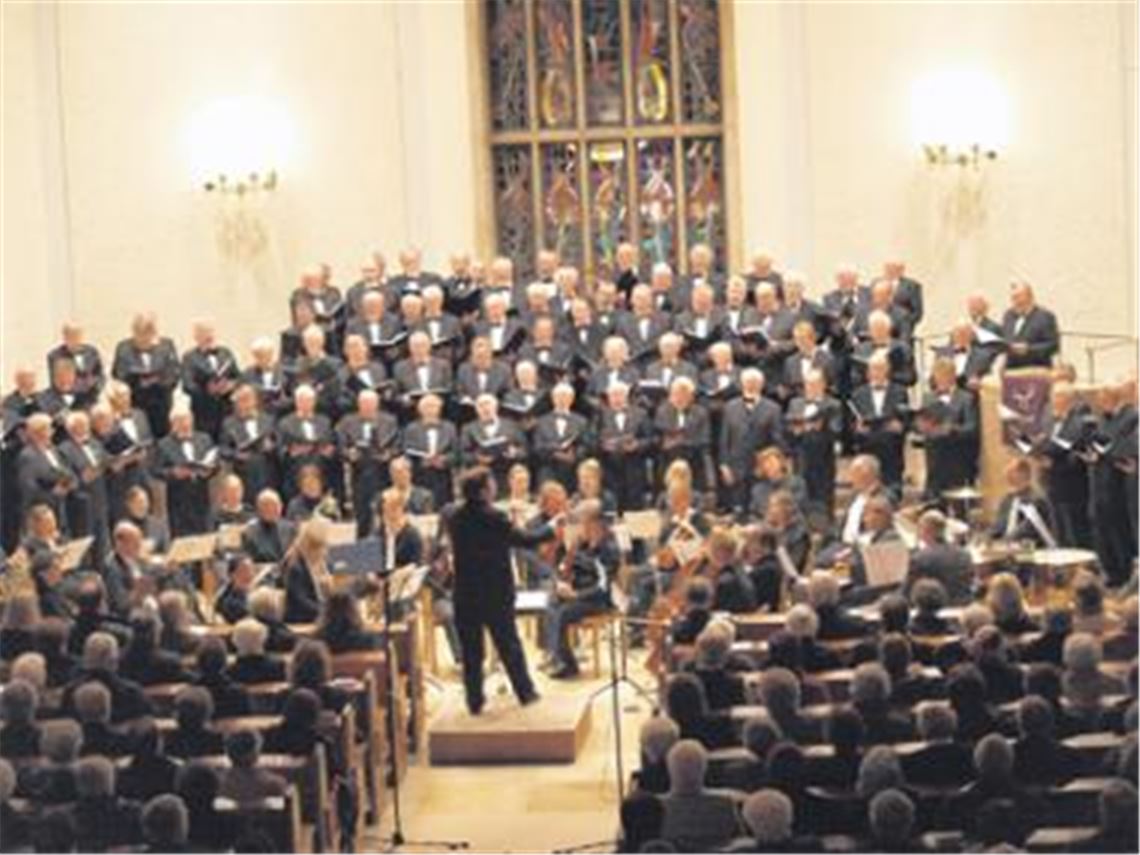 Im März 2009 hat Werner Dippon den Projektchor des Chorverbands bei der Friedensmesse in der Pauluskirche dirigiert. Doch mit dem Frieden im Chorverband ist es erst einmal vorbei. Archivfoto: Filitz