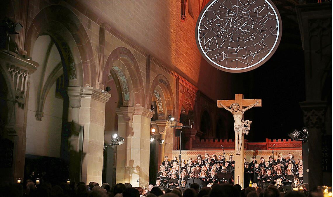 Im Mai 2023 haben die Schülerinnen und Schüler des Evangelischen Seminars Maulbronn die Auftragskomposition „Die Weltharmonik“ über Johannes Kepler aufgeführt. Auch 2025 sind sie bei den Klosterkonzerten dabei, am 24. und 25. Mai mit dem Händel-Oratorium „Alexander‘s Feast“. Foto: Archiv (Conrad Schmitz)