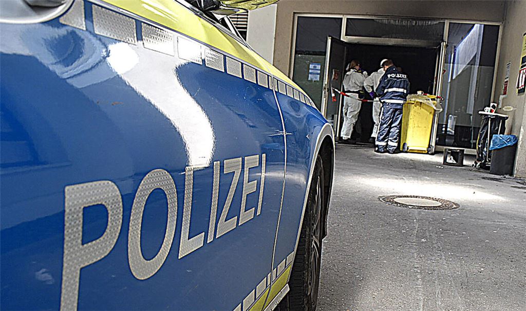 Im Mai 2023 stirbt ein fixierter Patient im Pforzheimer Helios-Klinikum bei einem Brand. Vor Gericht muss sich Personal der Klinik für den Tod des Mannes verantworten. Foto: Archiv