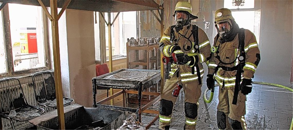 Im Mai löst heißes Wachs einen Brand in der griechischen Gemeinde aus. 