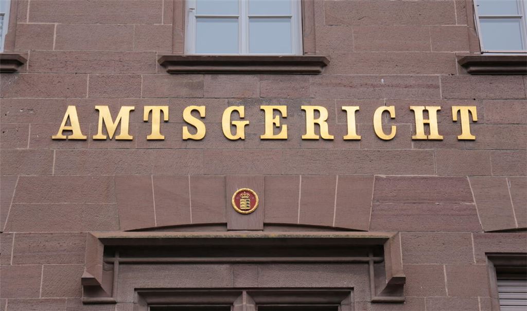 Im Maulbronner Amtsgericht stellt der Richter klar: Wenn jemand eine Straftat begehe, rechtfertige das keine daran anschließende weitere Straftat oder die Billigung einer Straftat. Foto: Archiv/Disselhoff