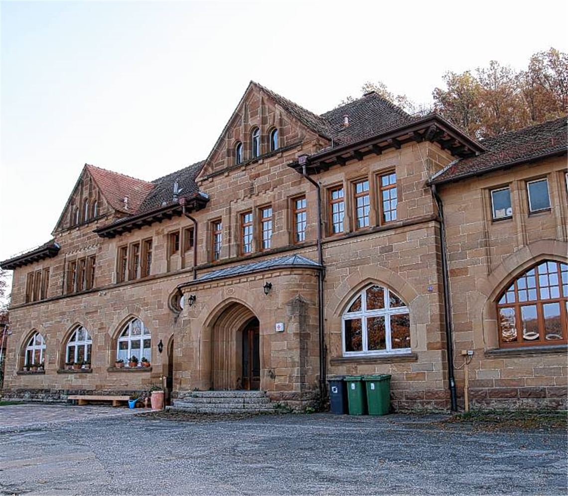 Im Maulbronner Bahnhofsgebäude soll ein Ladengeschäft eingerichtet werden. 