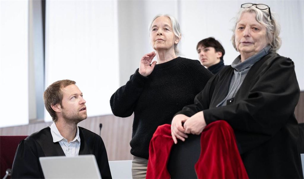 Im Prozess gegen die ehemalige RAF-Terroristin Klette wegen Raubüberfällen haben die Plädoyers begonnen.