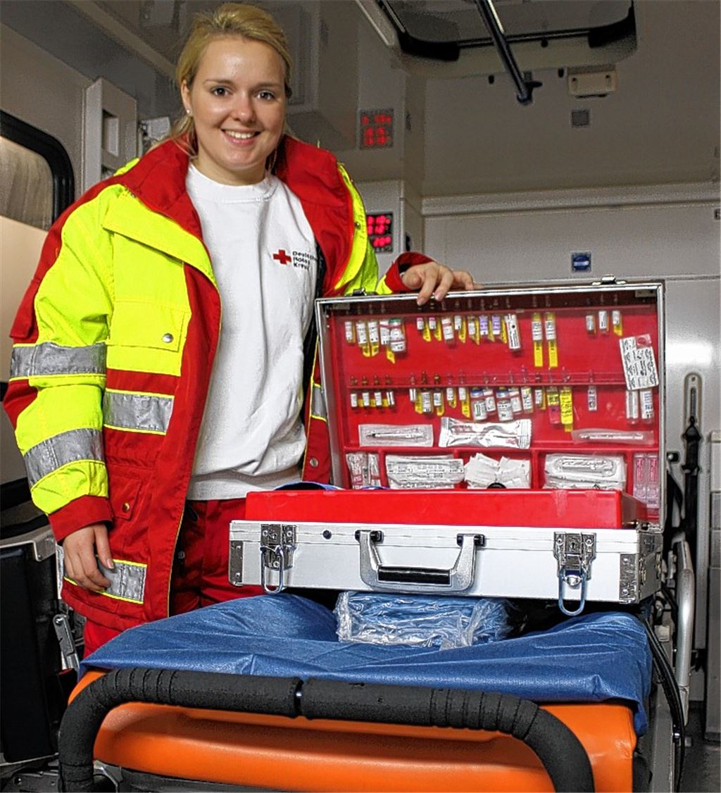 Im Rahmen ihrer Ausbildung fährt Judith Steib oft im Krankenwagen mit. 