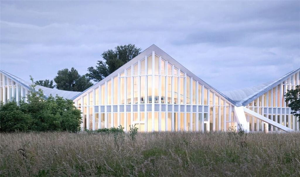 Im Rennen um den DAM-Preis: Sanierung und Umbau der  Hyparschale in Magdeburg durch gmp Architekten von Gerkan, Marg und Partner.