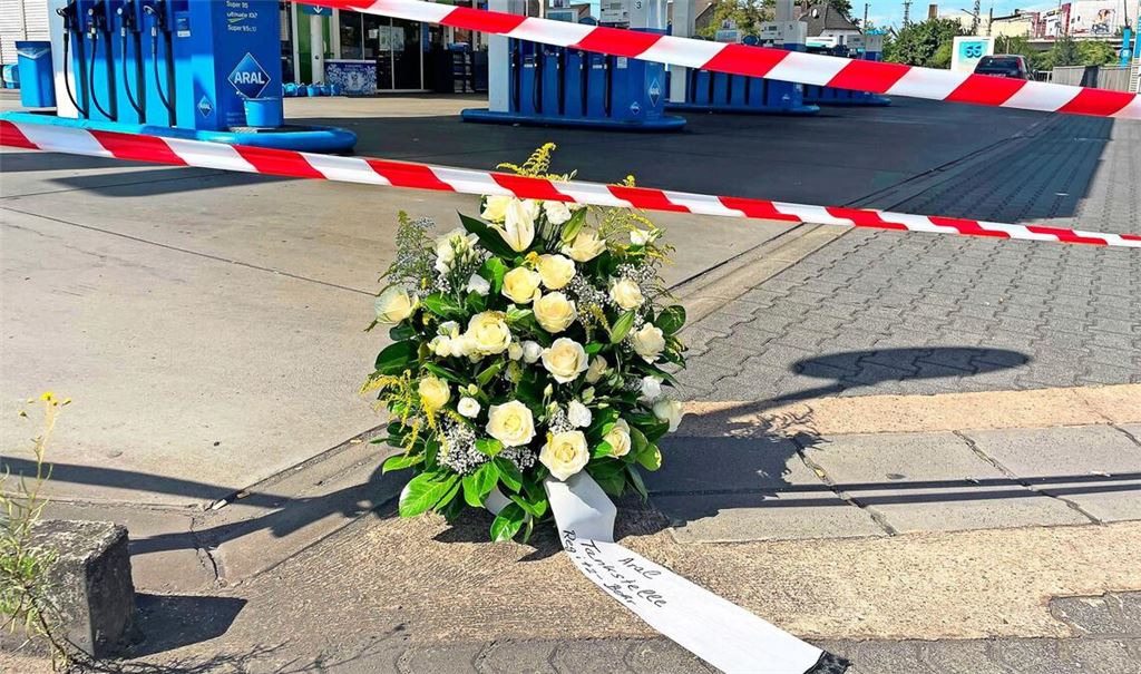 Im Saarland ist bei einer Gedenkfeier am Freitag des vor rund zwei Wochen in Völklingen erschossenen Polizisten gedacht worden. (Archivbild)