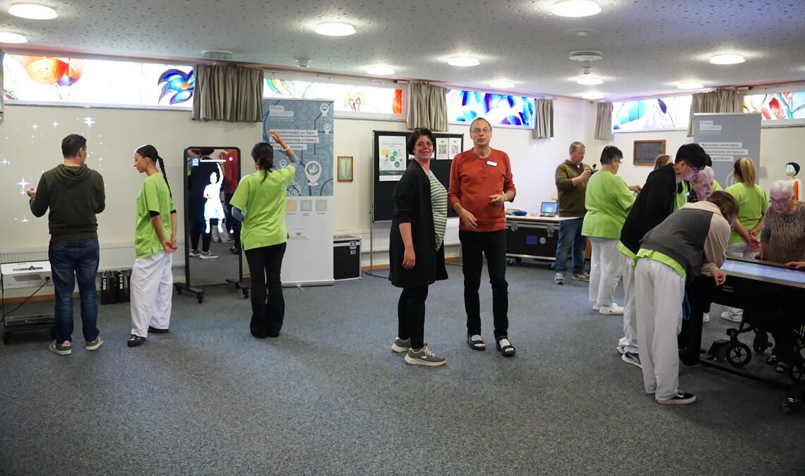 Im Seminarraum gibt es neueste Technologie zum Anschauen und Testen.Fotos: Bastian