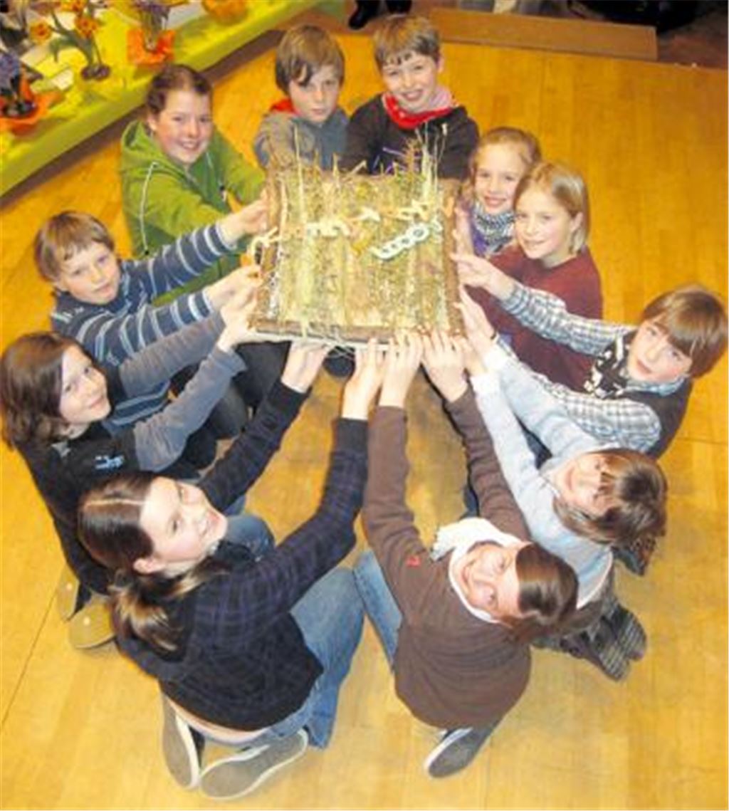 Im Stuttgarter Linden-Museum sind am Wochenende die Preisträger des landesweiten BUND-Umweltwettbewerbs Naturtagebuch geehrt worden. Die BUND-Kindergruppe aus Maulbronn belegte in der Gruppenwertung den ersten Platz. Foto: Pflüger