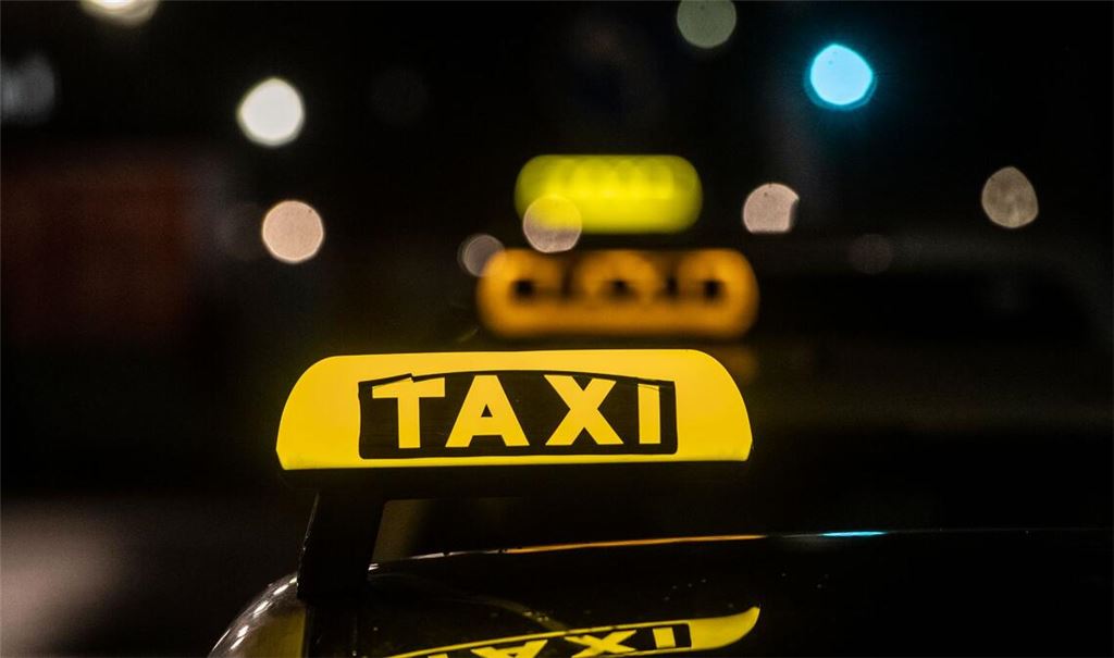 Im Taxi-Gewerbe herrscht ein harter Wettbewerb, angefeuert auch durch die vielen Mietwagen-Vermittlungen, die oft günstigere Fahrten anbieten können. (Symbolbild)