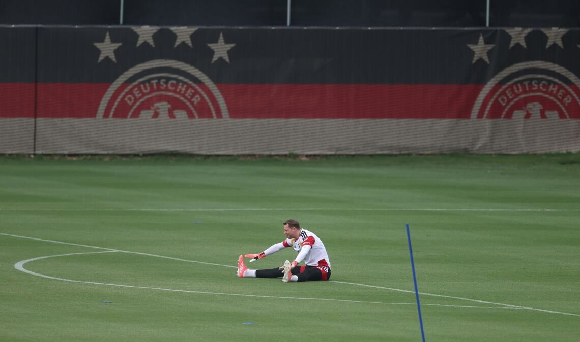 Im Training tastet sich Neuer an die WM-Form heran.