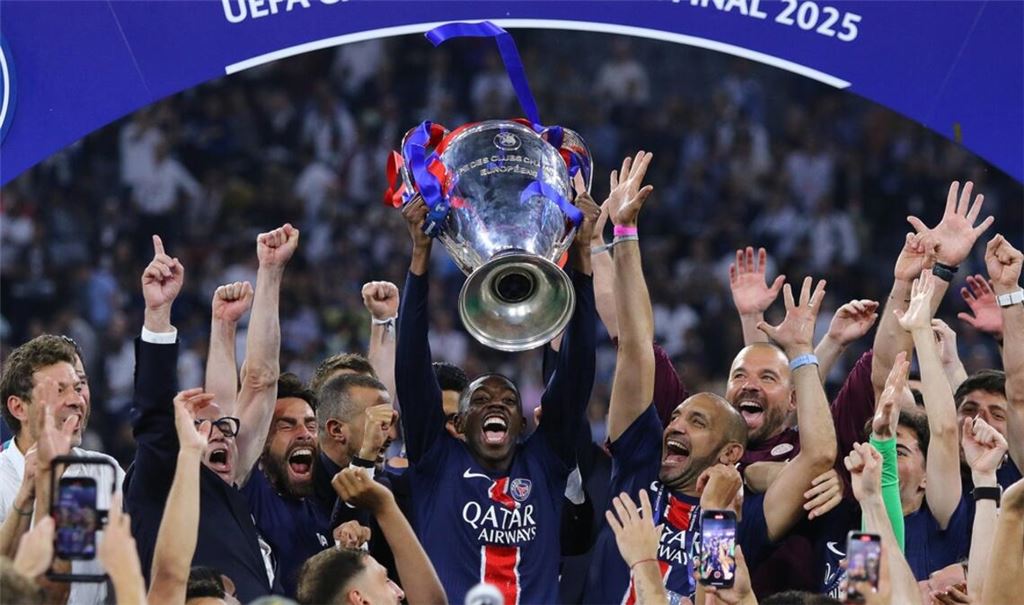 Im UEFA-Champions-League-Finale besiegte Paris Saint-Germain im Mai 2025 Inter Mailand in der Allianz Arena und gewann erstmals den Titel.