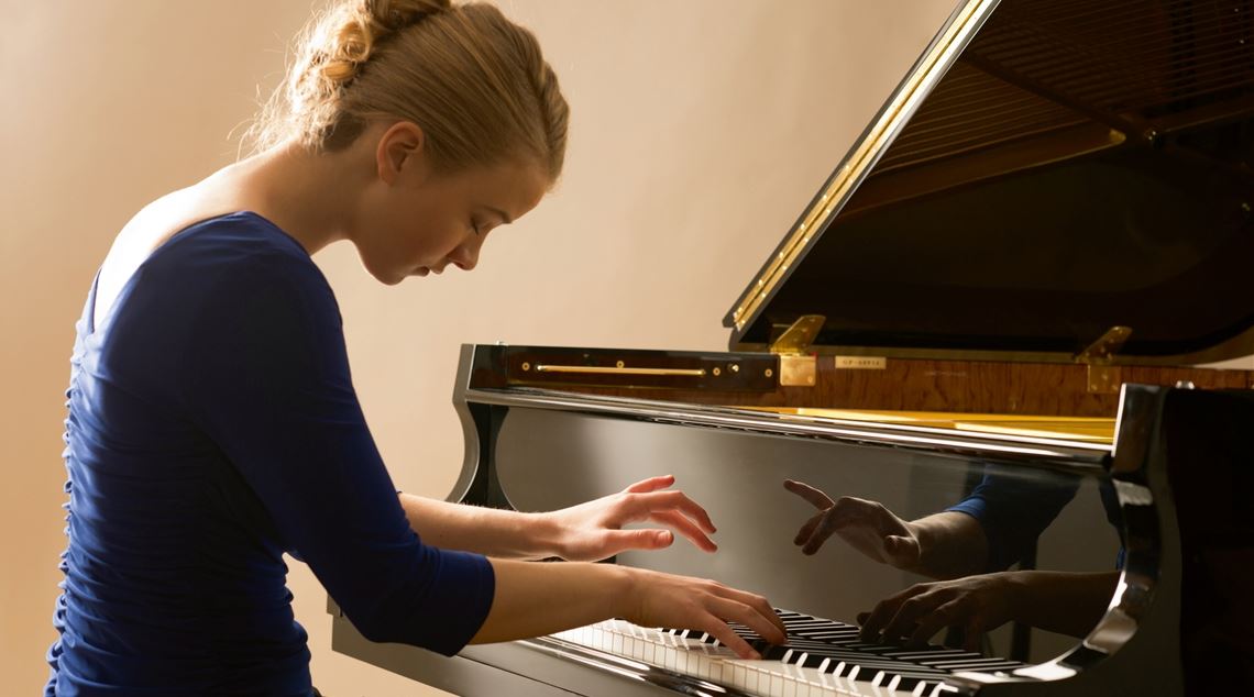 Im Uhlandbau am Flügel zu hören: die international renommierte Pianistin Elisabeth Brauß. Foto: privat