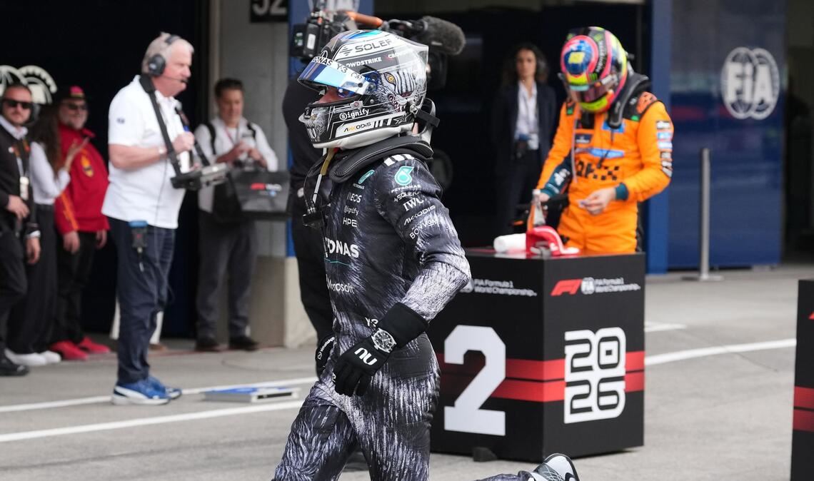 Im Vollsprint in die Jubeltraube: Japan-Sieger Kimi Antonelli.