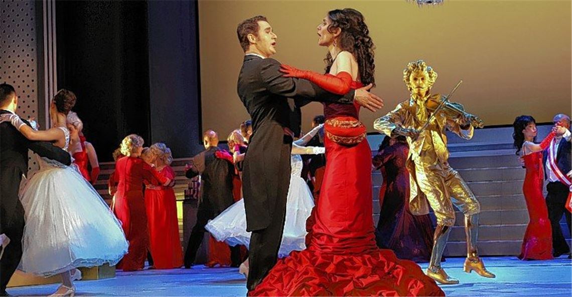 Aus zweiter Hand mit vier Händen