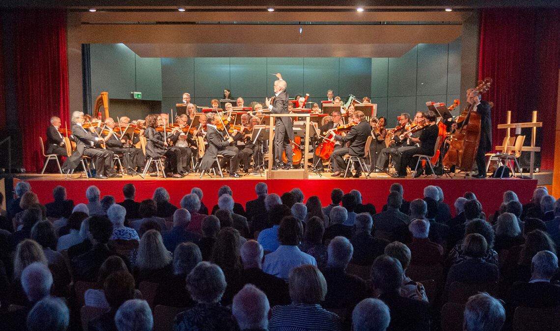 Im Vorjahr haben sich Musikfreundinnen und Musikfreunde in der Ötisheimer Erlentalhalle zum Galakonzert eingefunden. Dieses Jahr zieht es sie nach Bauschlott. Foto: Archiv