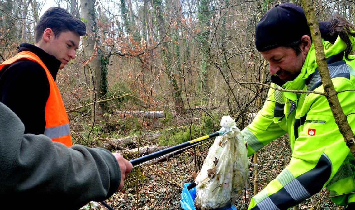 Im Wald bei der Plattenwaldhütte gab es reichlich Plastikmüll zum Einsammeln.