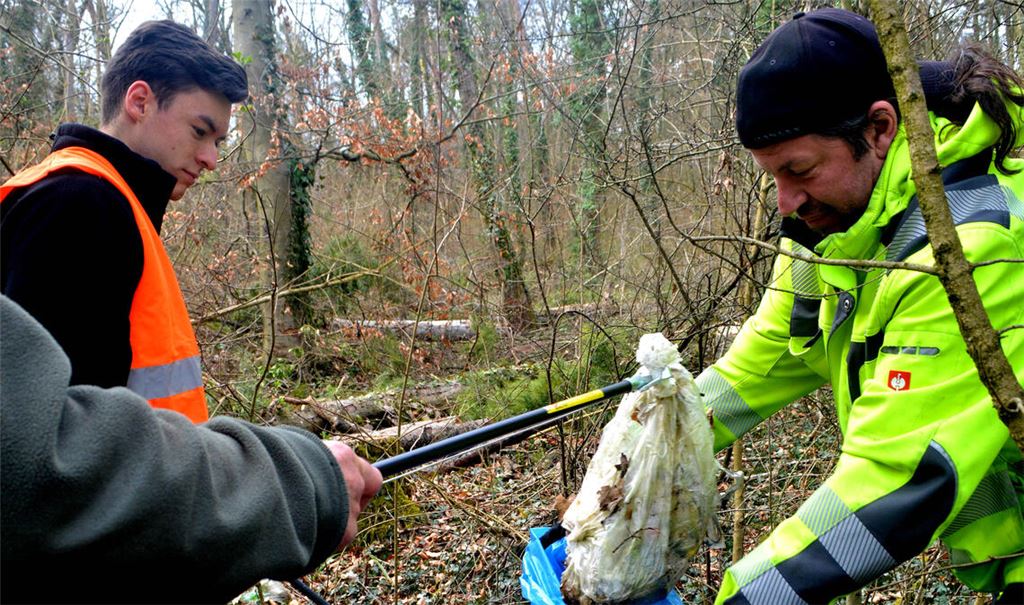 Im Wald bei der Plattenwaldhütte gab es reichlich Plastikmüll zum Einsammeln.