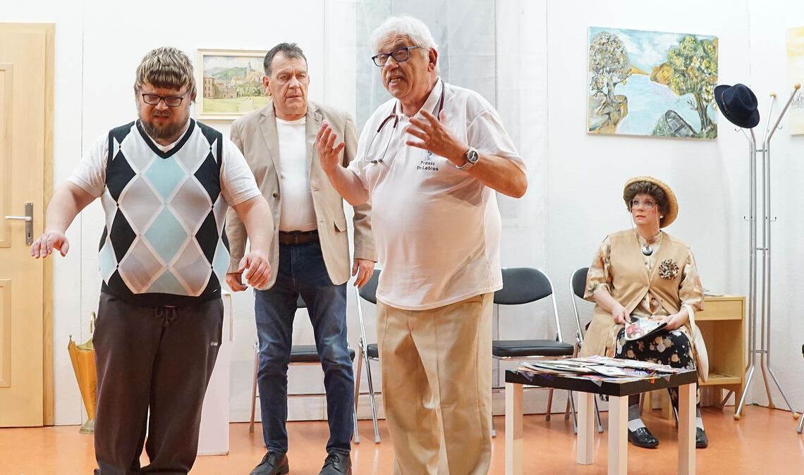 Im Wartezimmer von Dr. Leblos geht es turbulent zu. Foto: Bastian