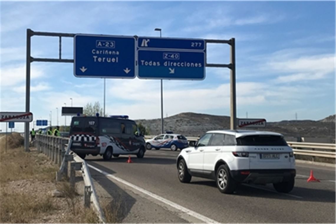 Im Zeichen von Corona: Die Polizei kontrolliert an den Ausfallstraßen. Foto: Müller