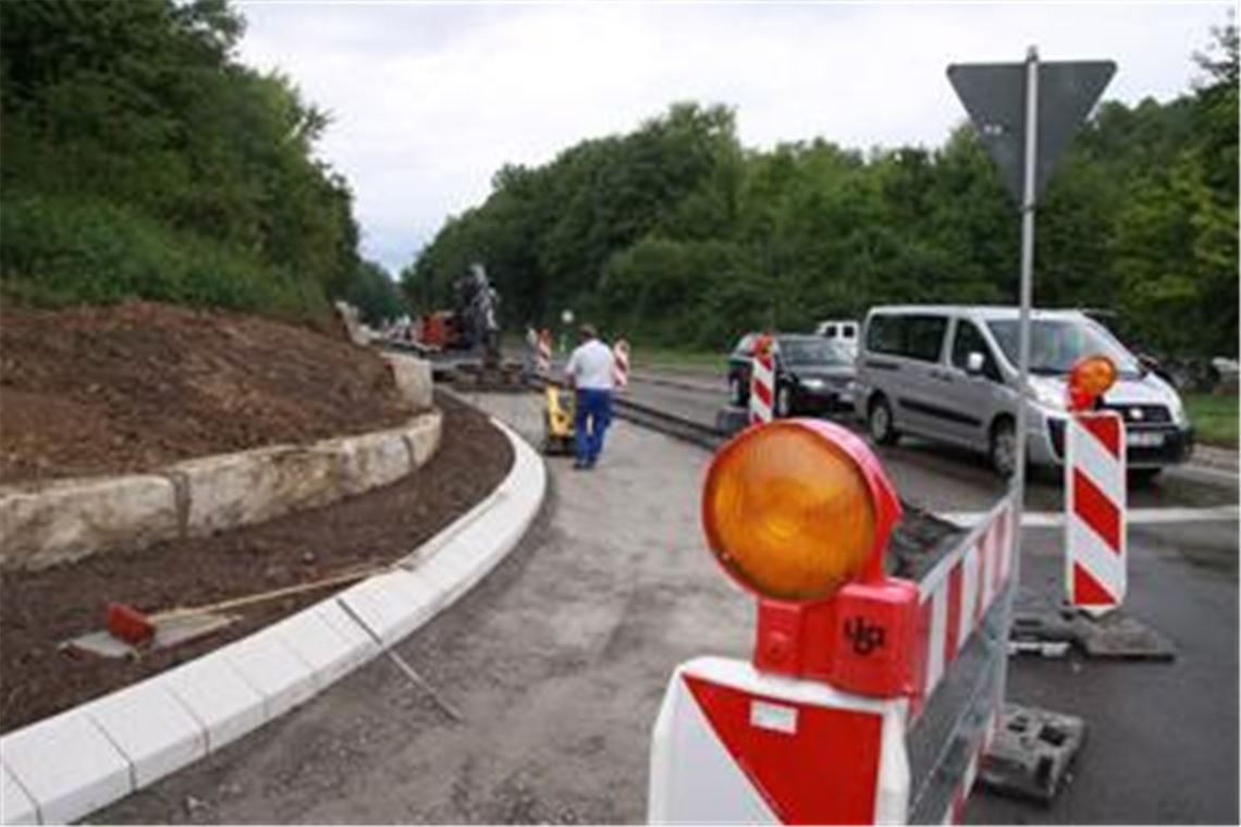 Im Zeitplan: Die Dauerbaustelle an der B 10. Foto: Franz