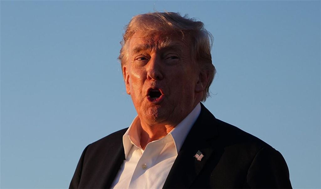 Im Zollstreit mit der Europäischen Union setzt Donald Trump eine Frist für die Umsetzung der Handelsvereinbarung (Archivfoto).