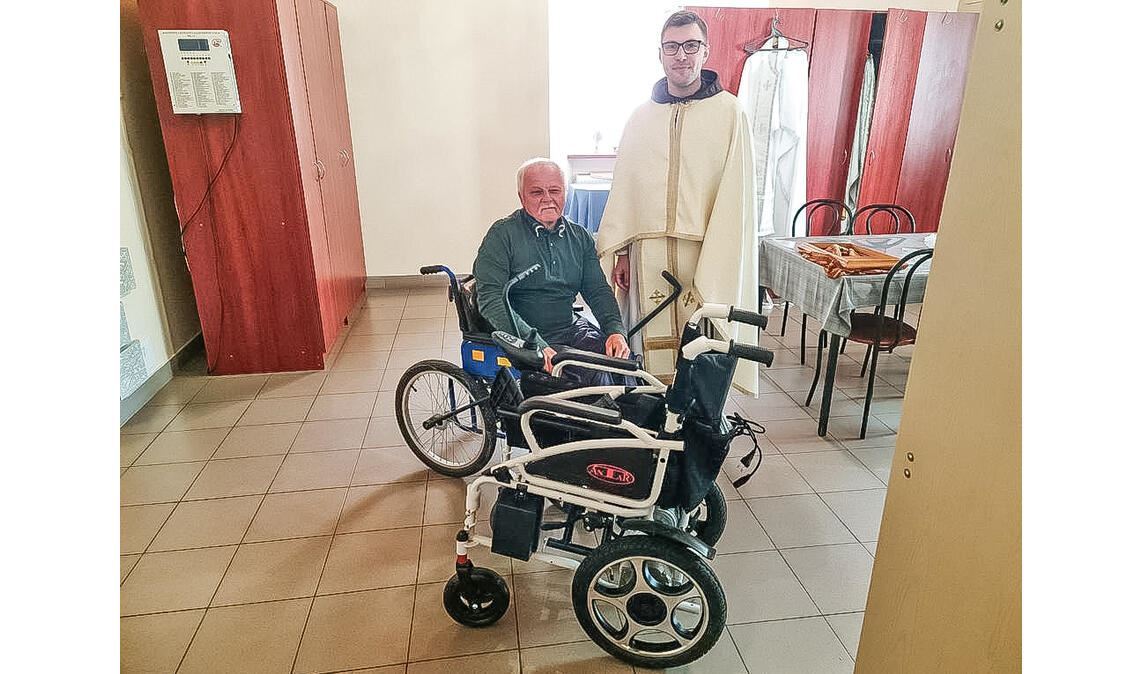 Hilfe für die Ukraine geht weiter Im Zuge einer Aktion, die Alexander Lang mit seiner Plattform Youlife Rocks gestartet hat, gehen Rollstühle und anderes Zubehör für Behinderte oder Kriegsversehrte an die Ukraine.